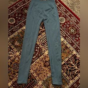 Alphalete amplify leggings in teal color (M)